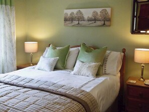 4 bedrooms, iron/ironing board, travel crib, free WiFi