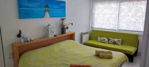 2 makuuhuonetta, silitysrauta/-lauta, vauvan matkasänky, ilmainen Wi-Fi