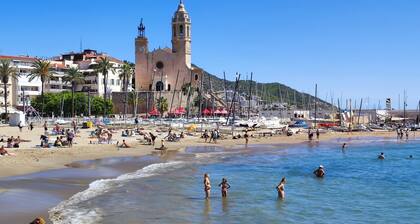 Sitges: Hiljainen ja keskeinen asunto yksinoikeudella