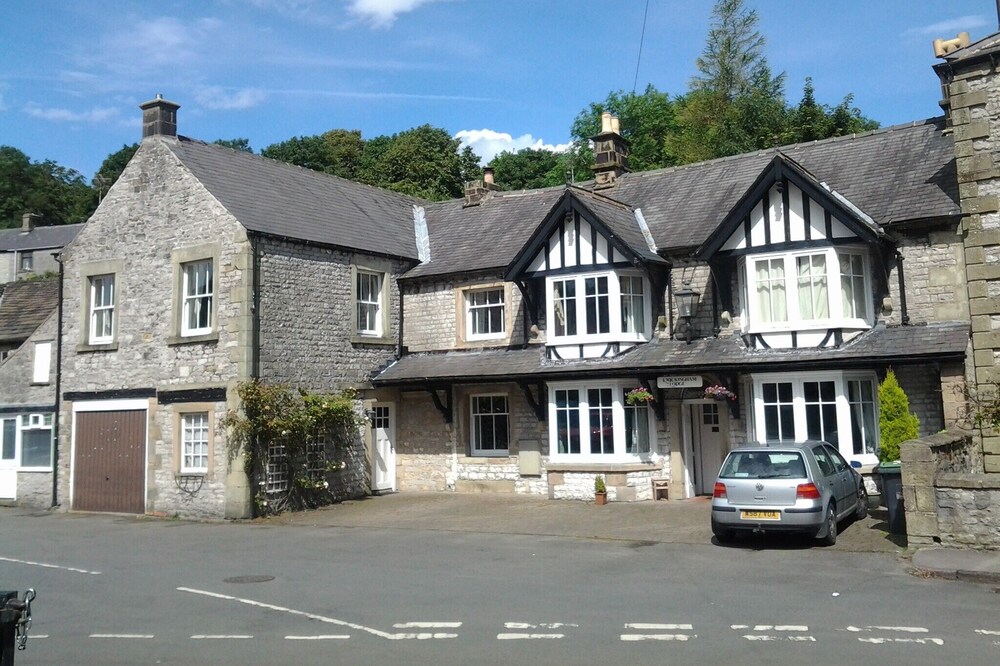 Bright and spacious holiday apartment in Tideswell with free Wifi