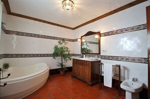 Bathtub, hair dryer, towels - 1022 Villa Jorge (Nerja)