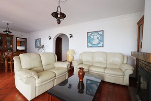TV, fireplace - 1022 Villa Jorge (Nerja)