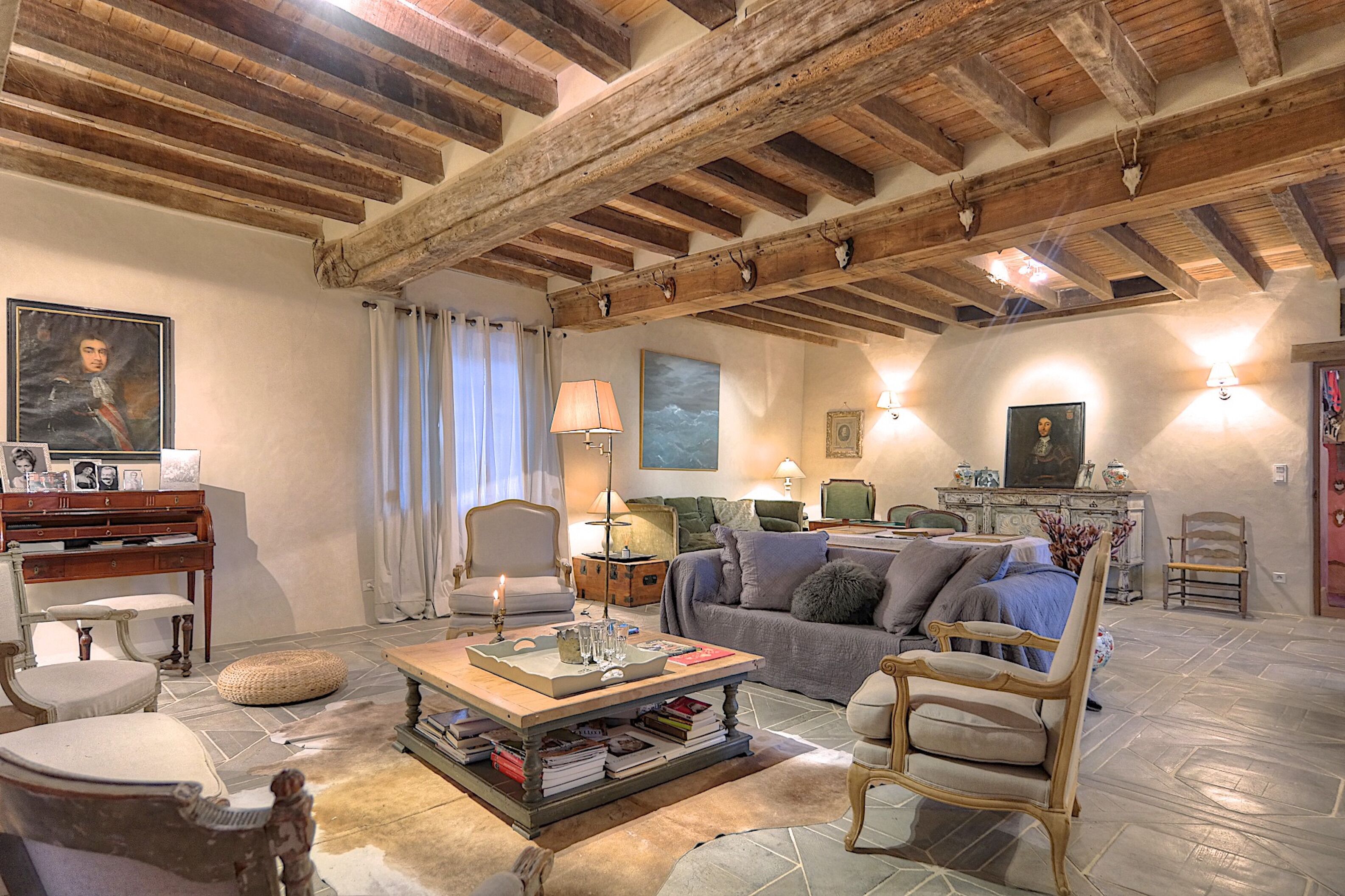 Superb Manor in the countryside, close to the city, VIP accommodation 