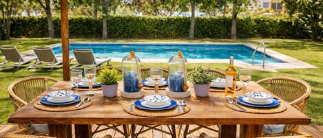 Outdoor pool, pool loungers