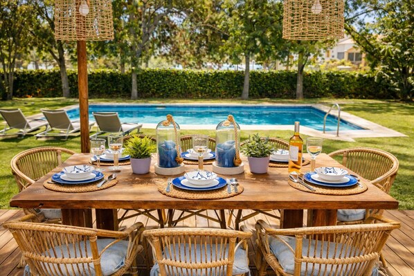 Outdoor pool, sun loungers