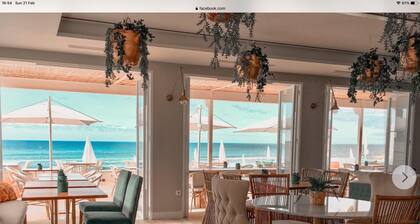 Villa familiale trÚs spacieuse avec grande piscine privée et belle vue mer