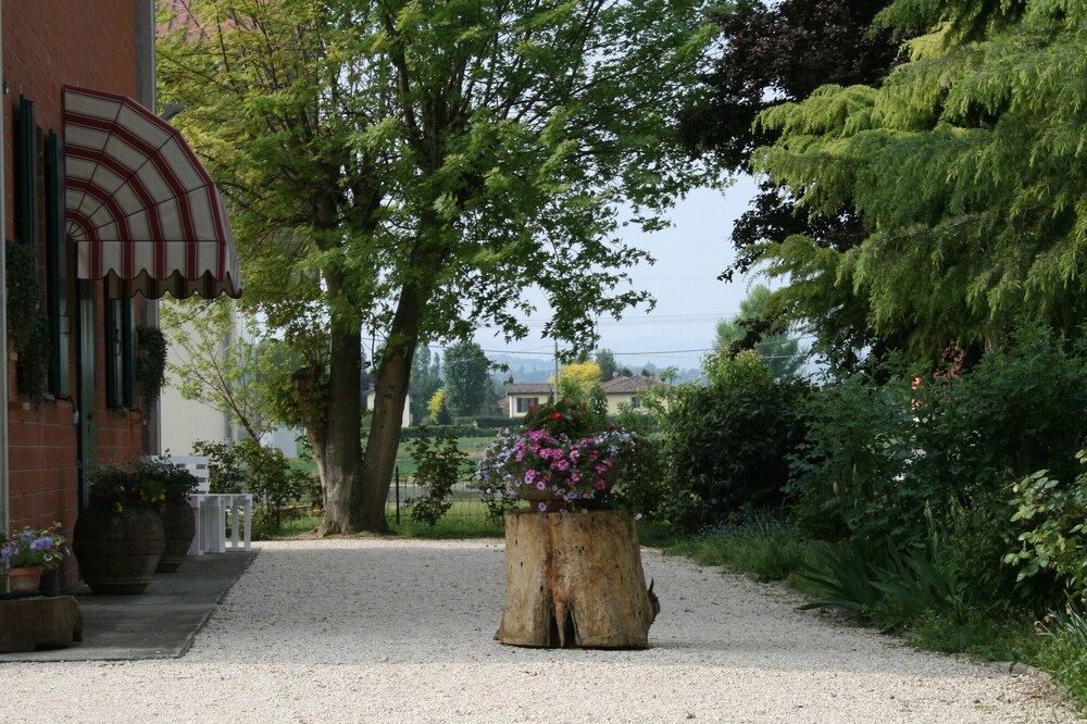 Cà Stanga rustic apartment on the farm 2km exit Valsamoggia (Bologna) A1