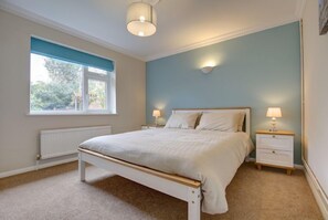 2 soverom, strykejern/-brett, internettilgang og sengetøy