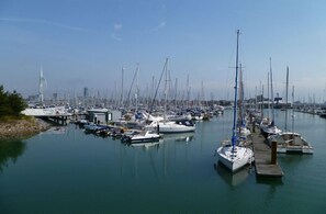Stunning marina views of the city skyline.