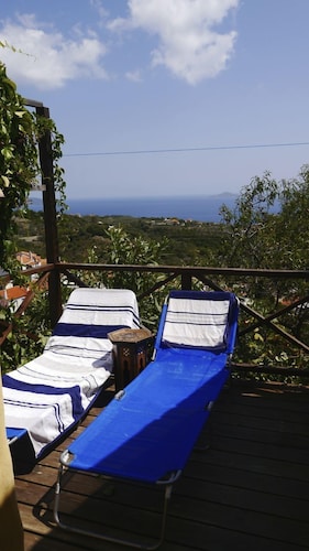 Little Yellow House With Beautiful Sea View