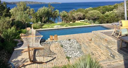 Magnifique Villa vue mer pied dans l'eau Porto Vecchio avec piscine et accĂšs mer