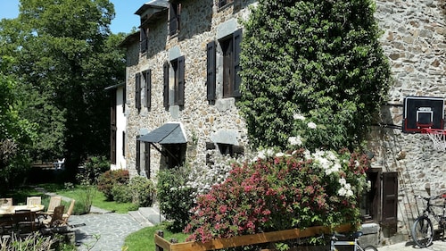 Very large 1851 Cantalien house with private swimming pool