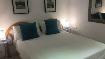 1 slaapkamer, een strijkplank/strijkijzer, wifi, beddengoed
