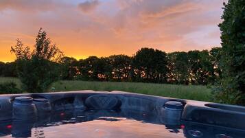 Bain à remous extérieur