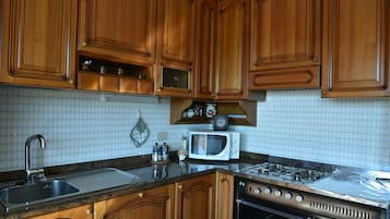 Refrigerador, microondas, parrilla de estufa y lavavajillas