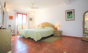 5 dormitorios, tabla de planchar con plancha, wifi gratis y ropa de cama