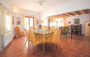 Dining - Villa Acuarela - 5 beds, 4 bath. Front line villa in Cala d'or. (Cala d´or)
