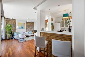 Smart TV, fireplace, DVD player, books