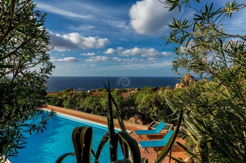 Agave: with pool and seaview