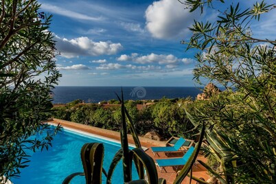 Agave: with pool and seaview