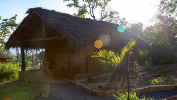 Cabaña | Minibar, wifi gratis, ropa de cama y acceso para silla de ruedas