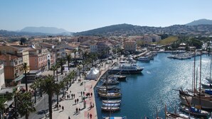 A coastal town with a marina, buildings along the waterfront, and a clear sky. -  COUNTRYSIDE AIR-CONDITIONED COTTAGE, PRIVATE POOL  NEAR BANDOL SANARY CASSIS (Évenos)