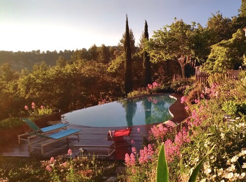 UNABHÄNGIGES HAUS, POOL, NATUR IN DER NÄHE VON BANDOL LE CASTELLET SANARY