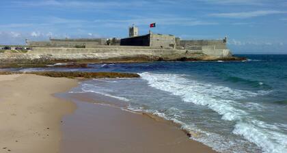 Carcavelos Ocean Breeze, near the Nova University and the beach
