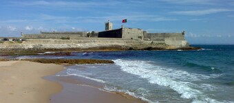Carcavelos Ocean Breeze, near the Nova University and the beach