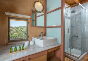 Bruser, hårtørrer, håndklæder, Sæbe