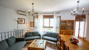 TV, fireplace - Rural house Nº13 Molino Jaraiz for 8 people (Yeste)