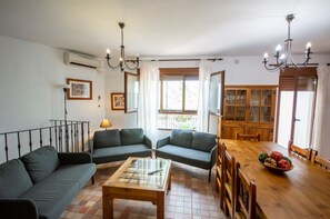 TV, fireplace - Rural house Nº13 Molino Jaraiz for 8 people (Yeste)