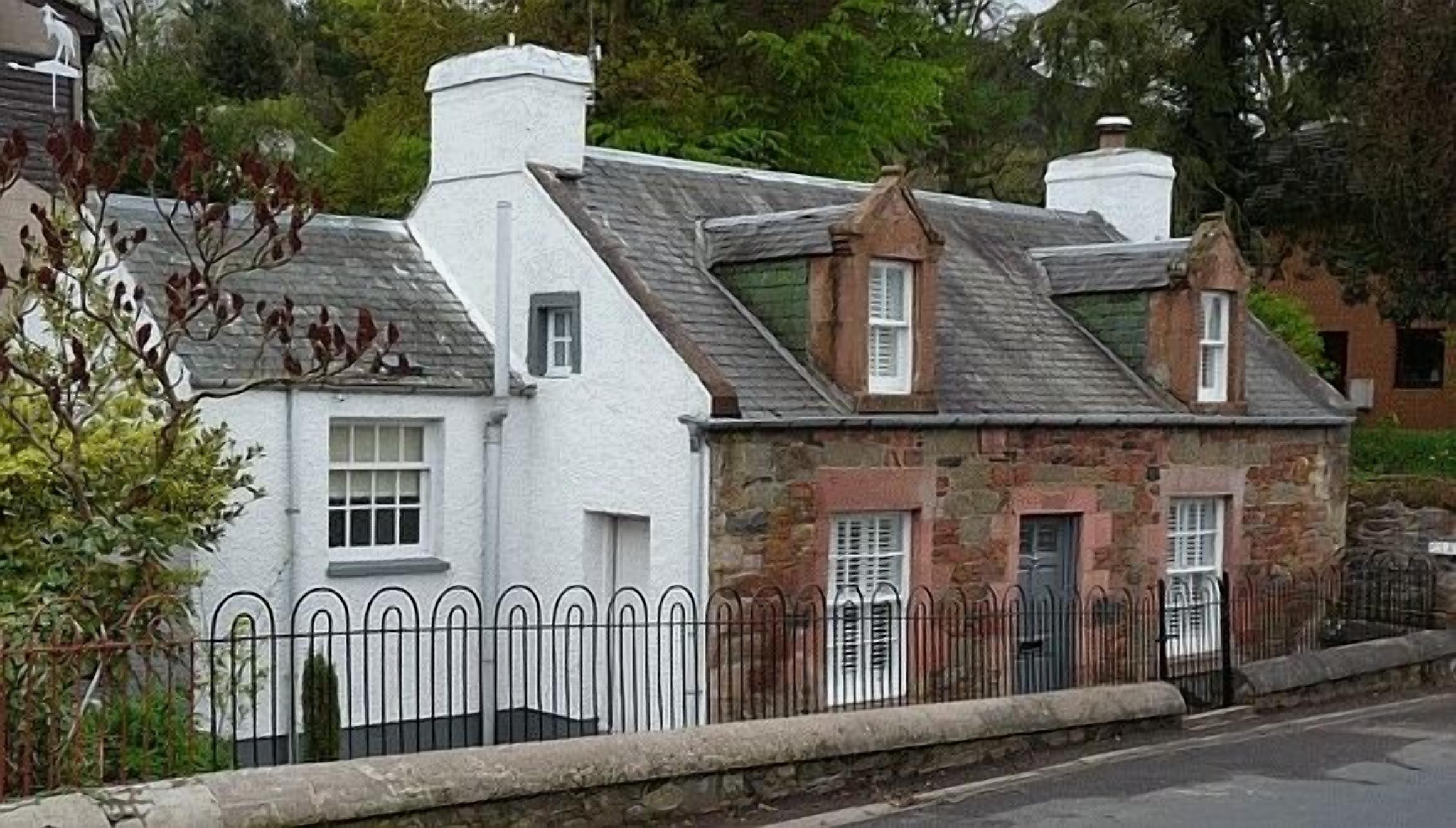 Newly Renovated Detached Period Cottage - Walking Distance to Melrose!