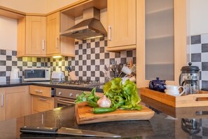 Refrigerador, microondas y horno 