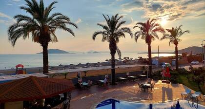 Poseidon 3, Luxus-Apartment mit unverbaubarem Strand- und Meerblick.