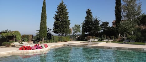 Piscina all'aperto, una piscina riscaldata