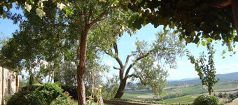 12km North of Siena with a stunning view pool &tennis  3ensuite bedrooms sleep 6