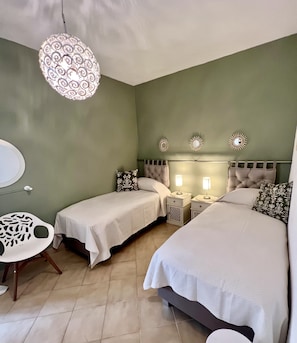 2 bedrooms, iron/ironing board, travel cot, free WiFi - Beautiful Penthouse with sea view and 30 meters from the beach. With Parking (Carvoeiro)