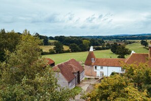 Exterior - Converted barn / Oast House with amazing views and EV chargers (Rye)