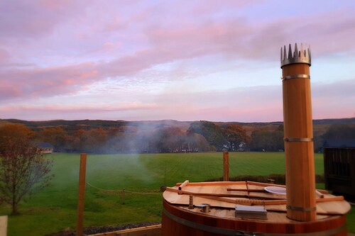 Charming log cabin with great views over beautiful Loch Awe and mountains beyond