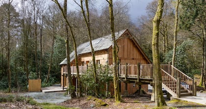 Beautifully Converted Property On The Prestigious Pullwood Bay Estate, Ambleside