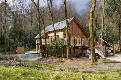 Bellamente convertida propiedad en el prestigioso Pullwood Bay Estate, Ambleside