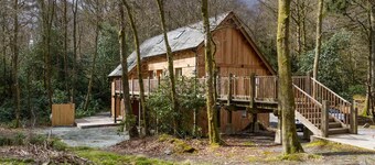 Vackert ombyggd egendom på den prestigefyllda Pullwood Bay Estate, Ambleside