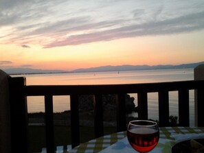 Property grounds - L'escala: Seafront - Residence with swimming pool - Bay of Roses and Pyrenees views (L'Escala)