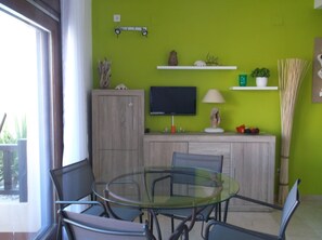 Dining - L'escala: Seafront - Residence with swimming pool - Bay of Roses and Pyrenees views (L'Escala)