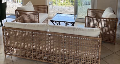 Unique 3-bd house w/lovely Mediterranean view, walk to shops, restaurants, beach