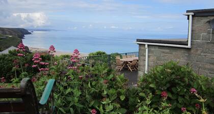 Beach Cottage with amazing beach and sea views