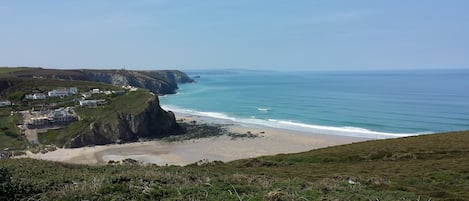 Una spiaggia nelle vicinanze