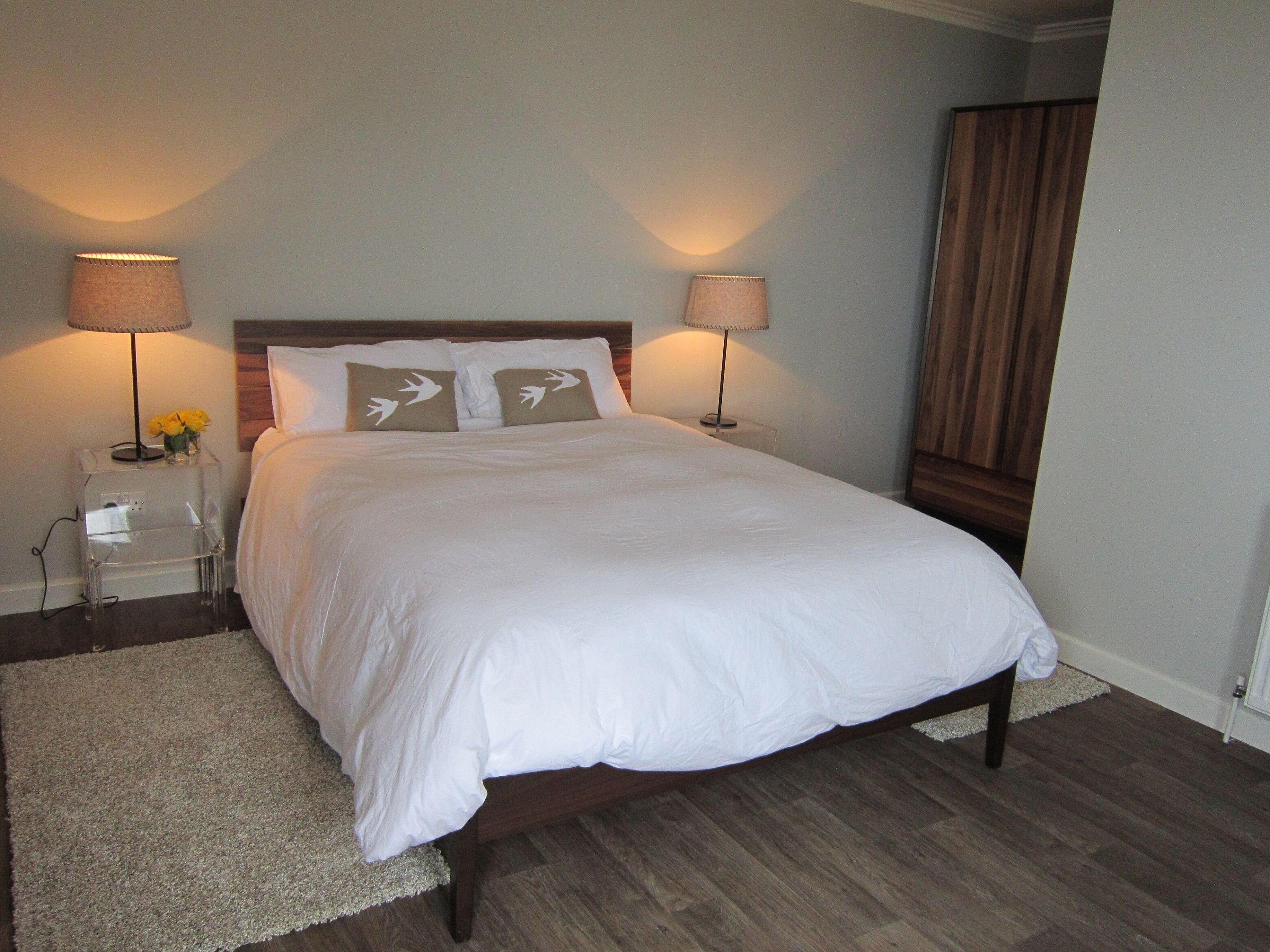 5 bedrooms, iron/ironing board, WiFi (free), bed sheets