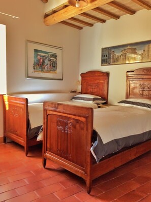 2 quartos, ferros/tábuas de passar roupa, Wi-Fi de cortesia